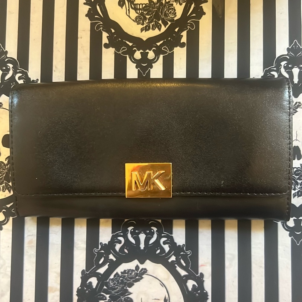 Michael Kors black clutch wallet